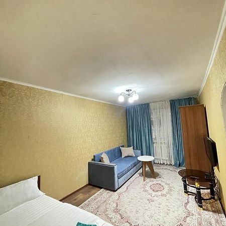 Квартира Рядом Арбата, Гоголя 92 Алма Ата Екстериор снимка