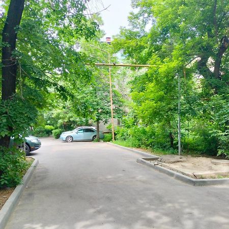 Квартира Рядом Арбата, Гоголя 92 Алма Ата Екстериор снимка