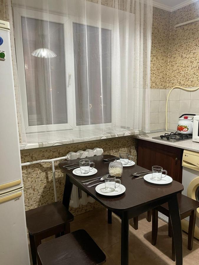 Квартира Рядом Арбата, Гоголя 92 Алма Ата Екстериор снимка