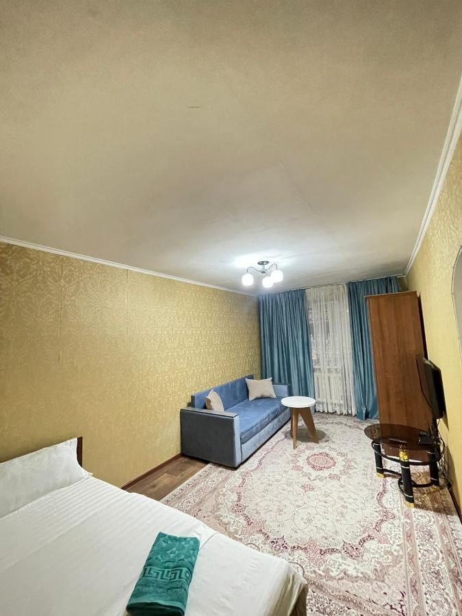 Квартира Рядом Арбата, Гоголя 92 Алма Ата Екстериор снимка