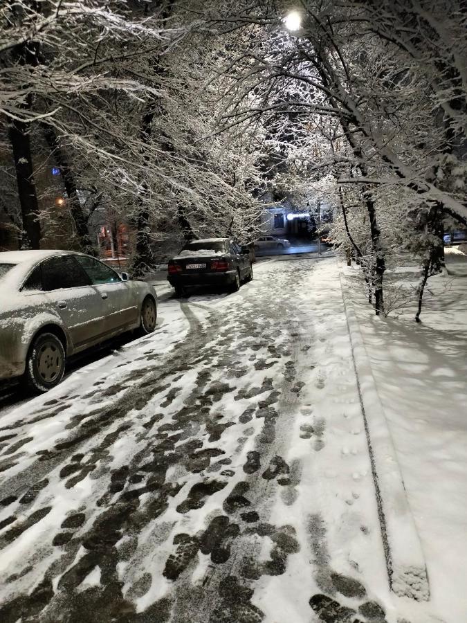 Квартира Рядом Арбата, Гоголя 92 Алма Ата Екстериор снимка