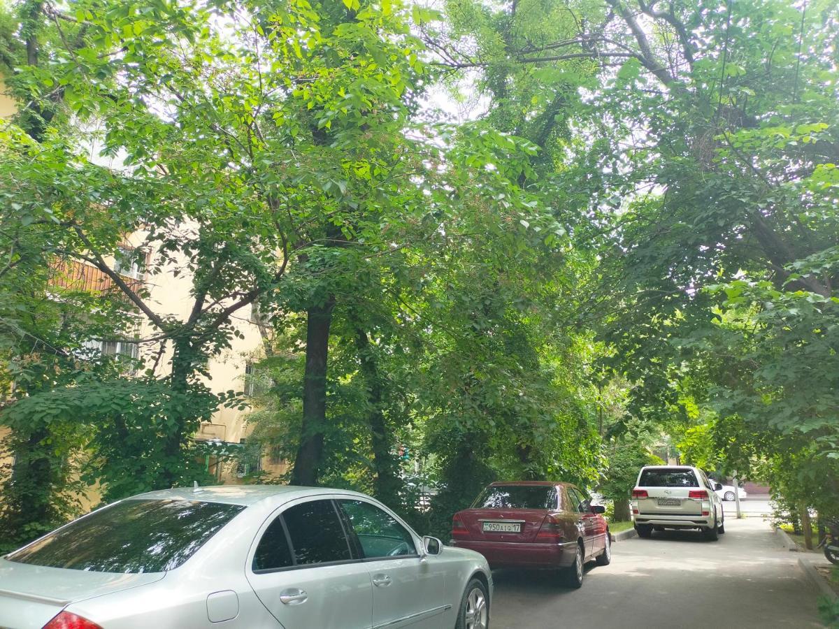 Квартира Рядом Арбата, Гоголя 92 Алма Ата Екстериор снимка