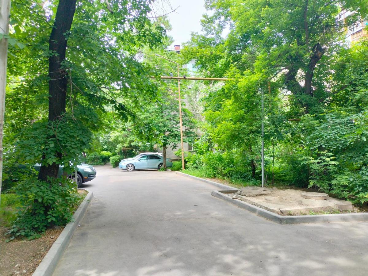 Квартира Рядом Арбата, Гоголя 92 Алма Ата Екстериор снимка